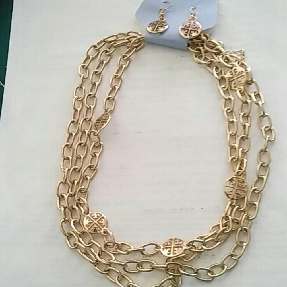 Necklace & earrings set